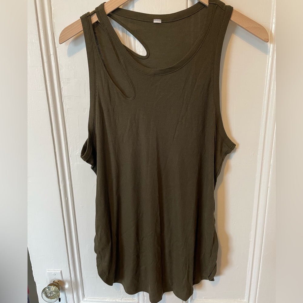 Alo Yoga Ribbed Tank in Olive 💚